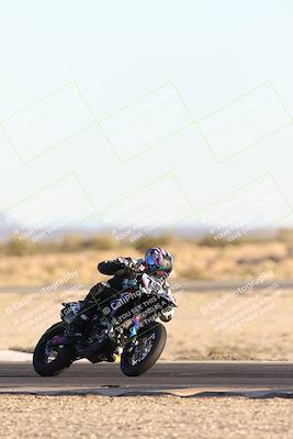 media/Dec-07-2025-CVMA (Sun) [[3e7d2de5dc]]/Race 18-Formula Twins-Formula 40 UL/